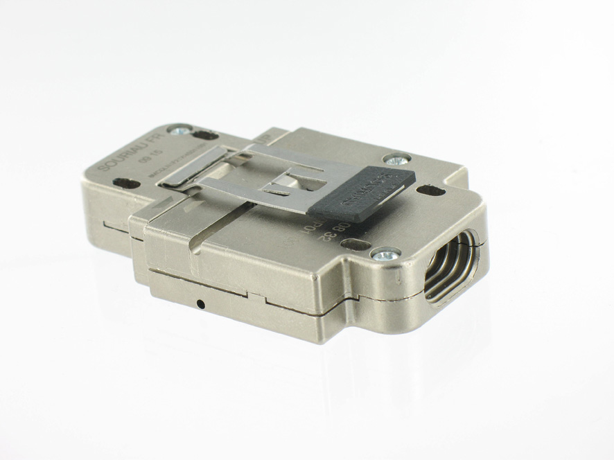 microComp<sup>®</sup> Quicklatch – Conector miniatura ultraligero para la aeronáutica